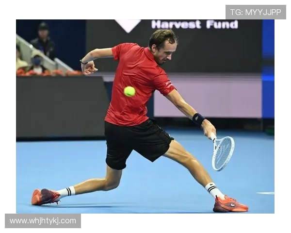 梅德韦杰夫强势出击迎战弗基纳中网男单次轮巅峰对决